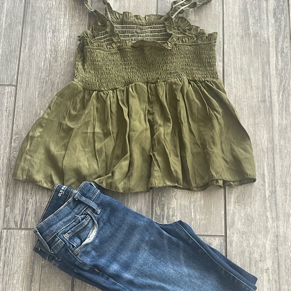 Girls bundle (M) 3 shirts—great condition! Perfect for “Back to School”! - Picture 3 of 10